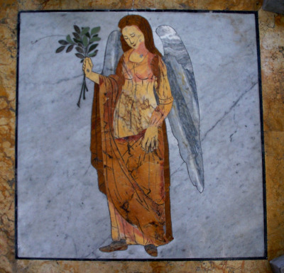 Linea Clementina w rzymskim kościele Santa Maria degli Angeli e dei Martiri jest przyrządem do precyzyjnego wyznaczania astronomicznych pór roku. 
Zbliżenie na fragment. Dekoracja posadzki. Kobieta - anioł trzymająca w prawej ręce pęk gałęzi z listkami.
